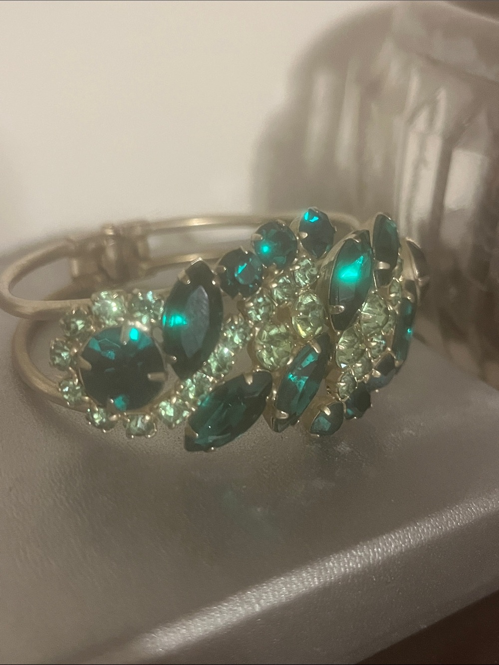 Vintage Gold-Tone Bracelet with Emerald Green Crystals